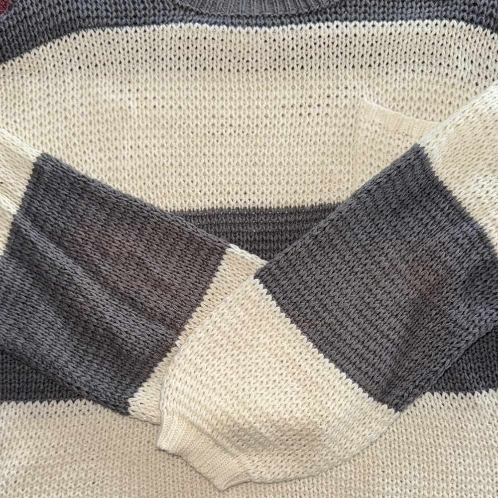 American Eagle Gray and Cream Sweater - Picture 6 of 6